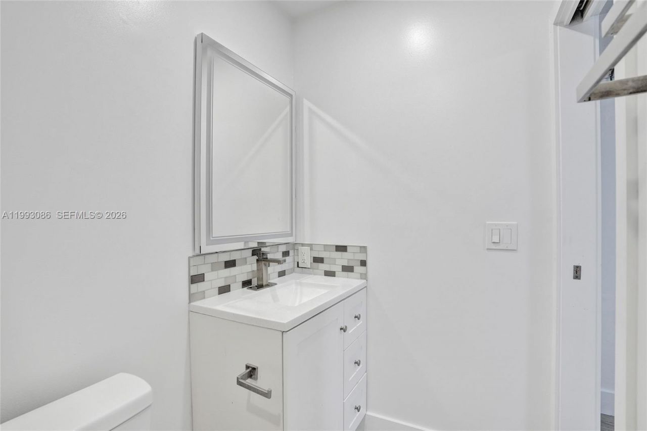 4326 NW 4th St, Miami, FL 33126 Photo