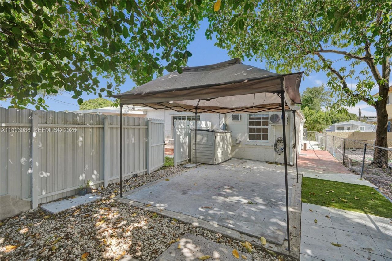 4326 NW 4th St, Miami, FL 33126 Photo