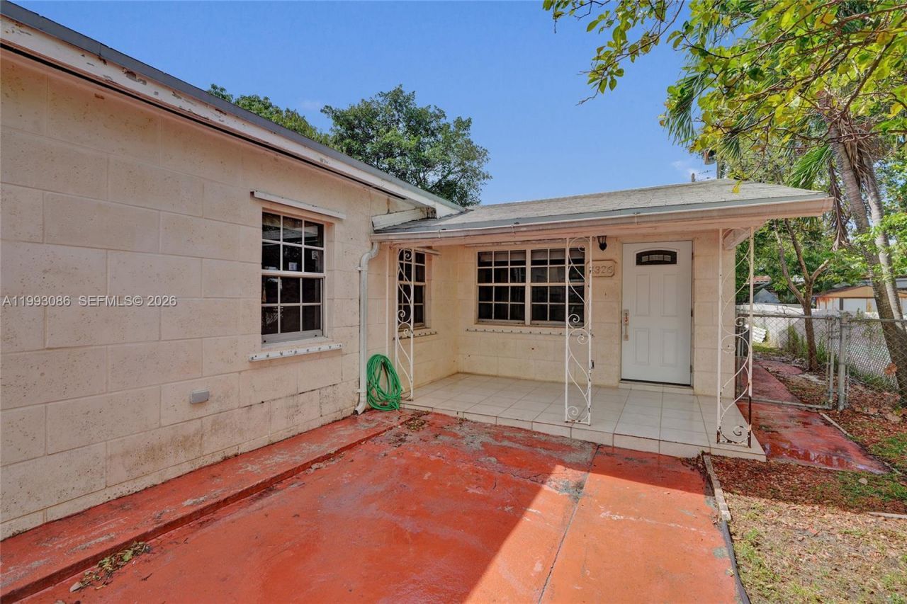 4326 NW 4th St, Miami, FL 33126 Photo