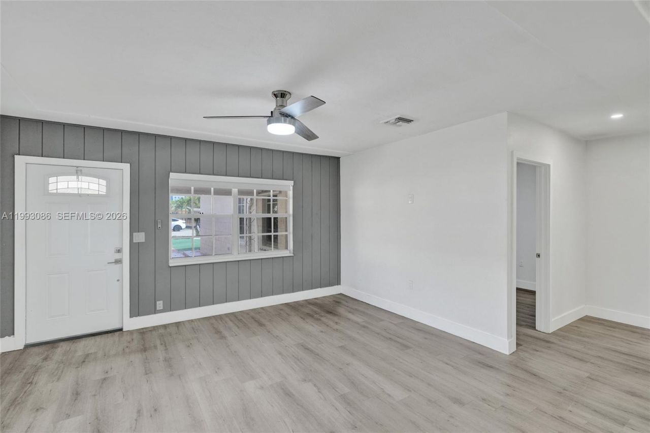 4326 NW 4th St, Miami, FL 33126 Photo