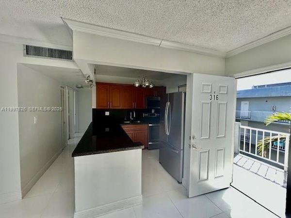 1725 W 60th St, Unit F316, Hialeah, FL 33012