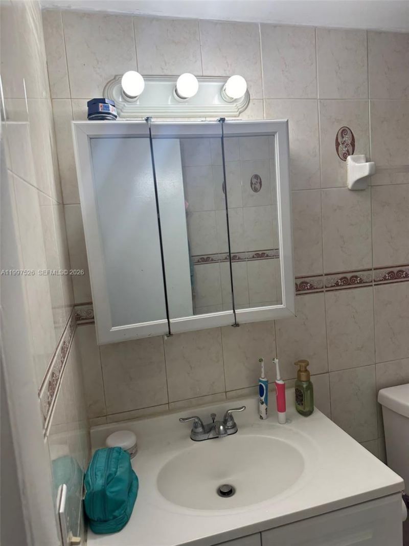 1725 W 60th St, Unit F316, Hialeah, FL 33012 Photo