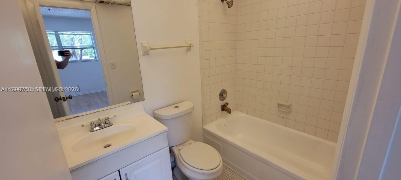 7910 N Colony Cir N, Unit 204, Tamarac, FL 33321 Photo