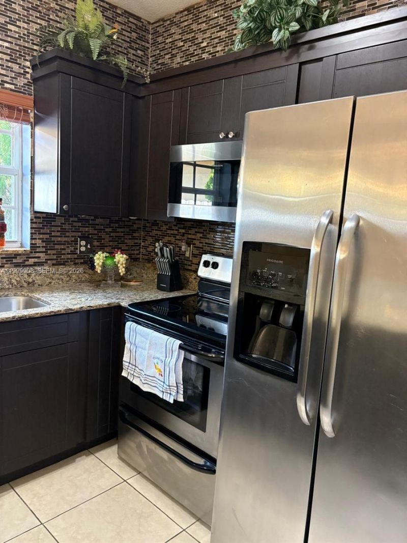 1394 W 30th St, Hialeah, FL 33012 Photo