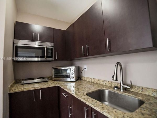 1752 NW 1st St, Unit 3, Miami, FL 33125