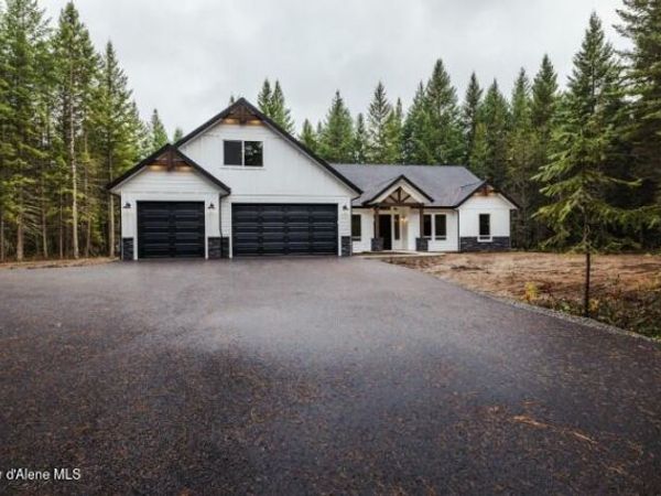 1533 W Remmick Street , Hayden, ID 83835