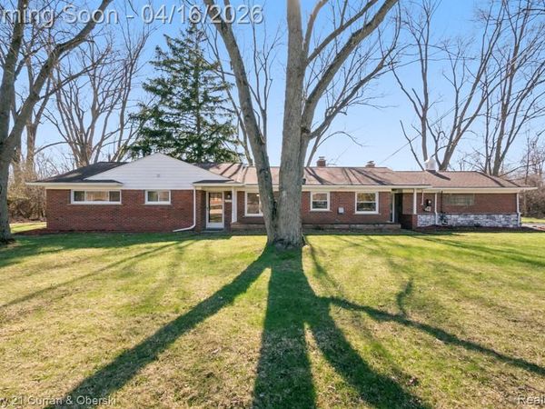 25335 Waycross, Southfield, MI 48033