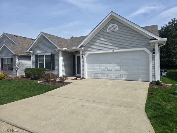 313 Breckenridge Oval , Elyria, OH 44035