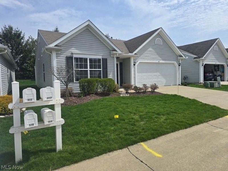 313 Breckenridge Oval, Elyria, OH 44035 Photo 2