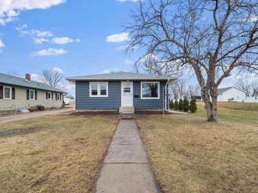 527 4th Street N, Sauk Centre, MN 56378