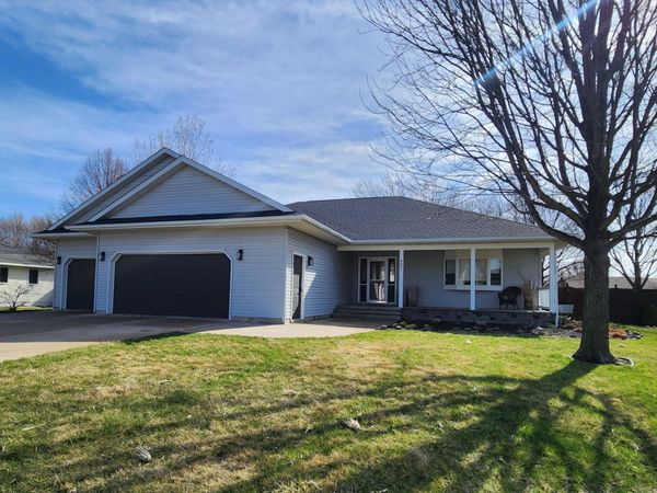 905 4th Avenue SE, Pipestone, MN 56164