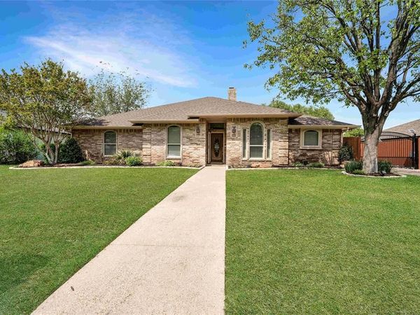 153 Creek Courts Drive, Trophy Club, TX 76262