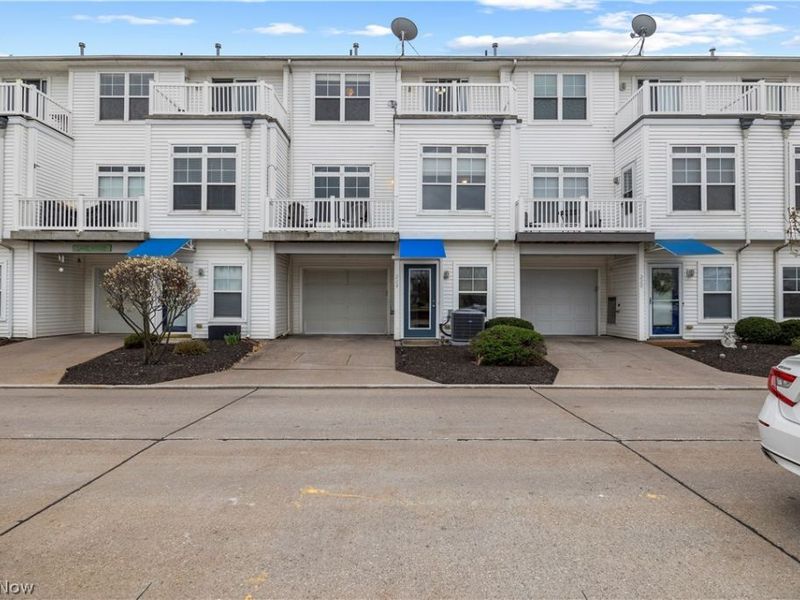 224 E Marina, Lorain, OH 44052 Photo 1