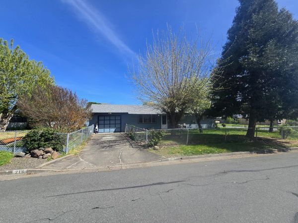 216 N Deanjou Avenue, Eagle Point, OR 97524