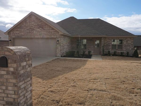 1061 Mark Cir , Jonesboro, AR 72404