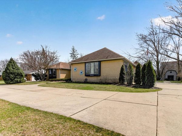 38609 Jahn Street, Livonia, MI 48152