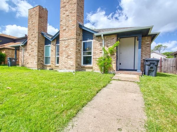 2400 Summer Place Drive, Arlington, TX 76014