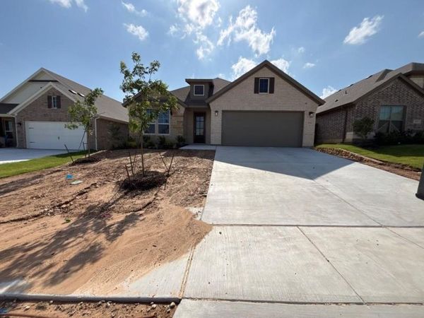 509 Waterford Park Boulevard, Weatherford, TX 76087