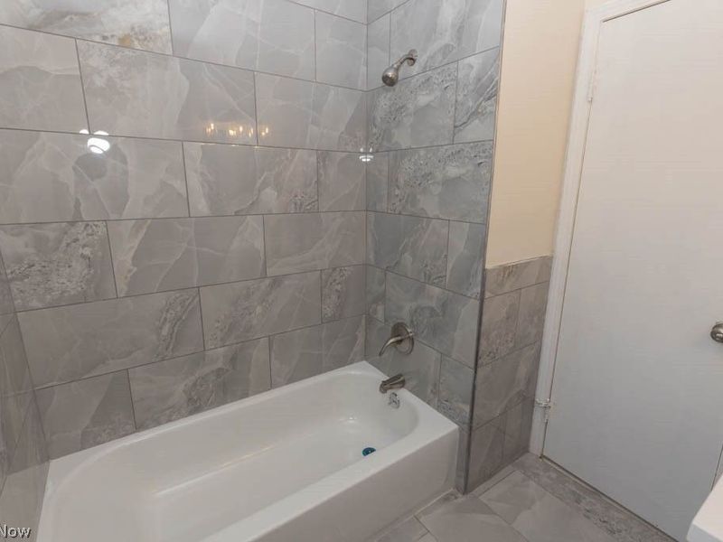 1722 Hawthorne Drive, Mayfield Heights, OH 44124 Photo 16