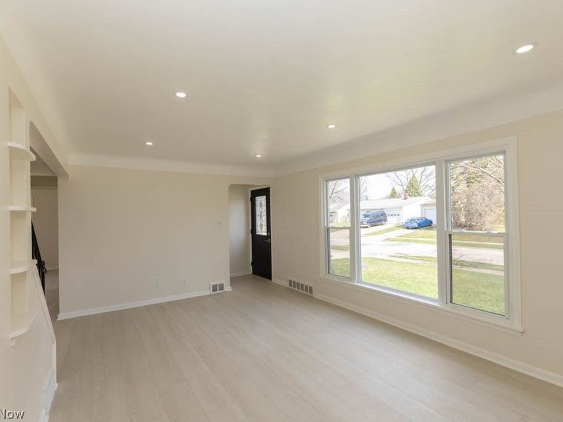 1722 Hawthorne Drive, Mayfield Heights, OH 44124 Photo 2