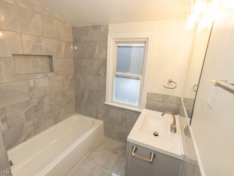 1722 Hawthorne Drive, Mayfield Heights, OH 44124 Photo 20