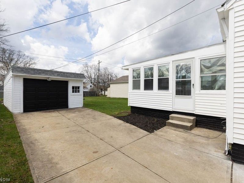 1722 Hawthorne Drive, Mayfield Heights, OH 44124 Photo 24