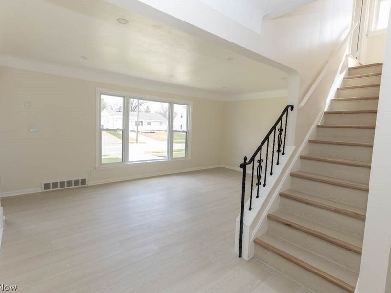 1722 Hawthorne Drive, Mayfield Heights, OH 44124 Photo 5