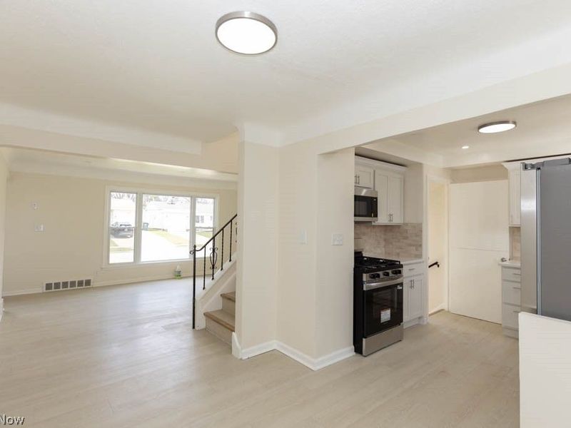 1722 Hawthorne Drive, Mayfield Heights, OH 44124 Photo 6