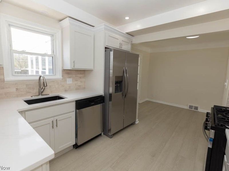 1722 Hawthorne Drive, Mayfield Heights, OH 44124 Photo 8