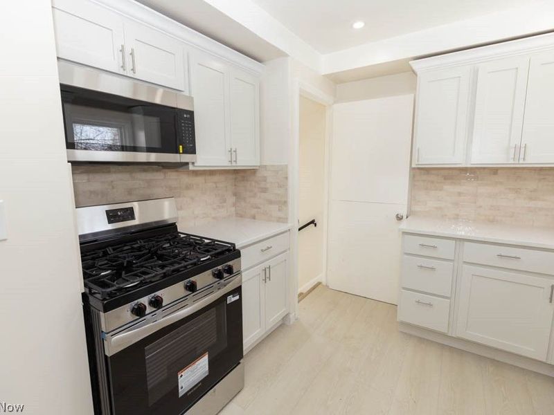 1722 Hawthorne Drive, Mayfield Heights, OH 44124 Photo 9