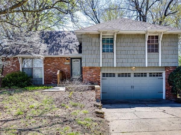 3421 W 10th Place, Lawrence, KS 66049