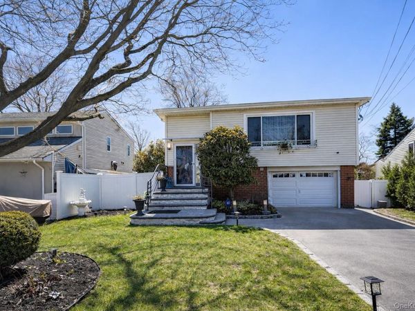 71 E Lido Prom , Lindenhurst, NY 11757