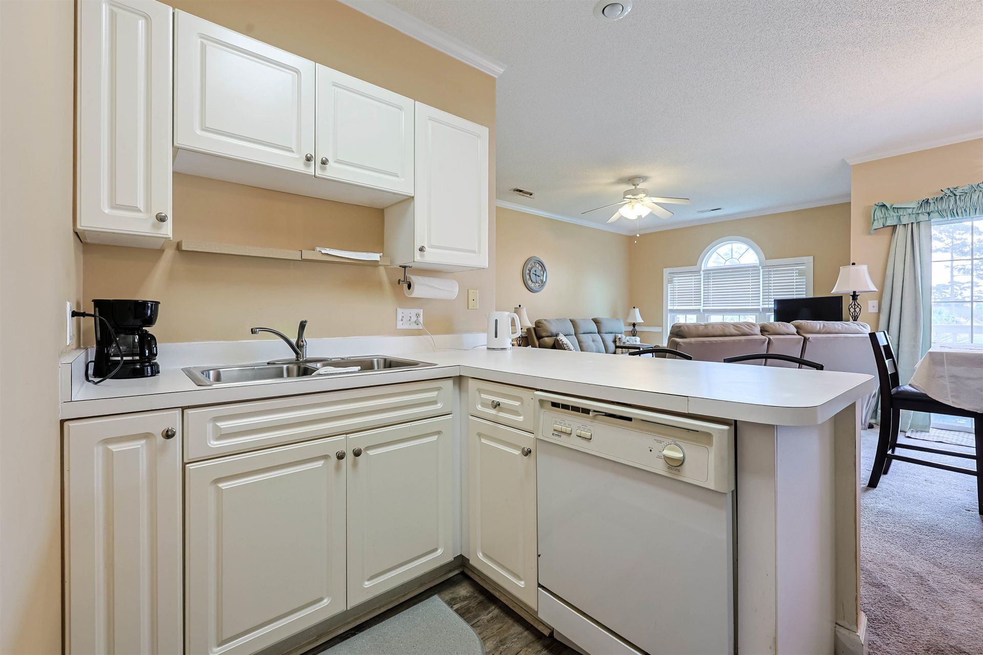 695 Riverwalk Dr. Photo 6