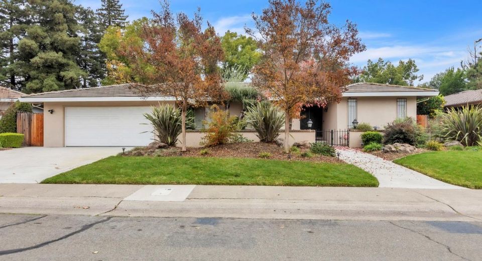 61 Saratoga Cir, Sacramento, CA 95864 Photo