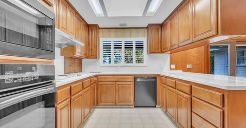 61 Saratoga Cir, Sacramento, CA 95864 Photo