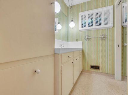 61 Saratoga Cir, Sacramento, CA 95864 Photo