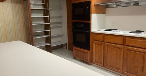 61 Saratoga Cir, Sacramento, CA 95864 Photo