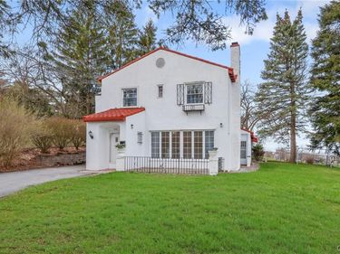 799 Woods Road, Syracuse, NY 13209