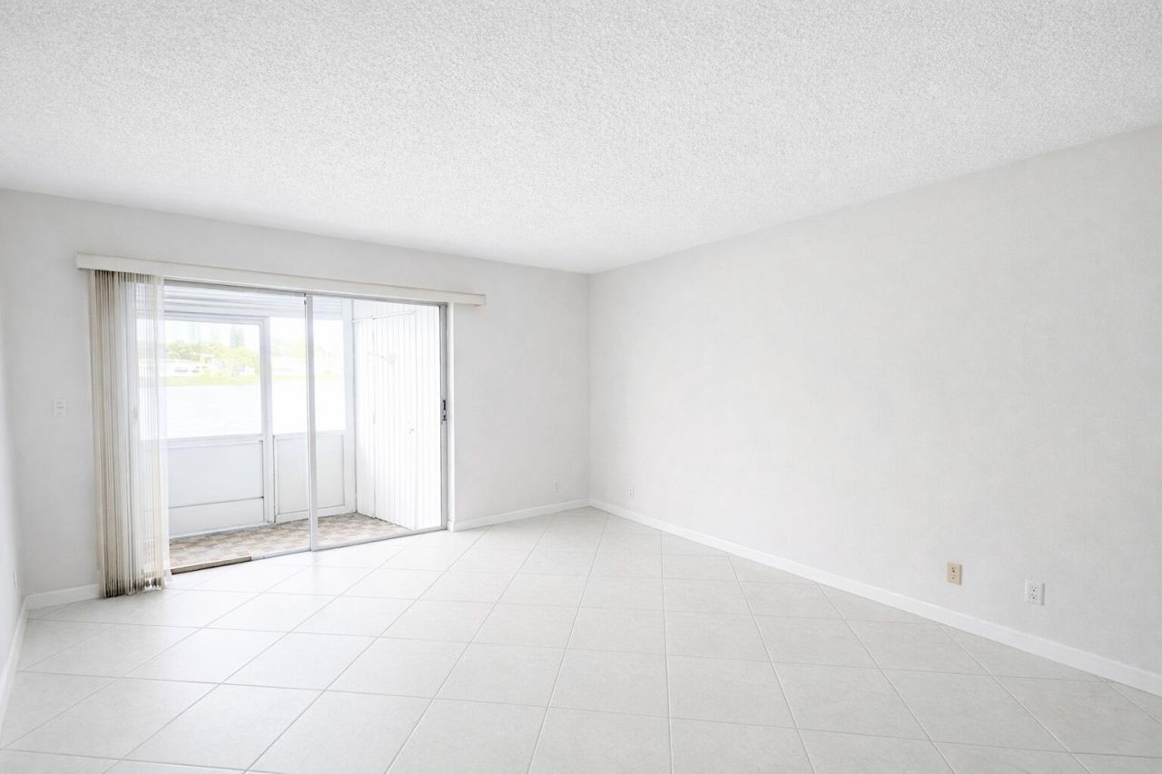 222 Somerset L, West Palm Beach, FL 33417 Photo