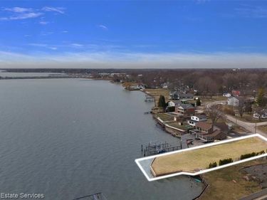 37340 Jefferson Avenue , Harrison Twp, MI 48045