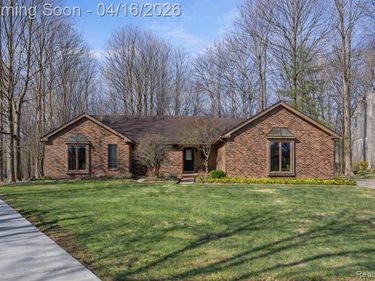 6482 Denton Court, Troy, MI 48098