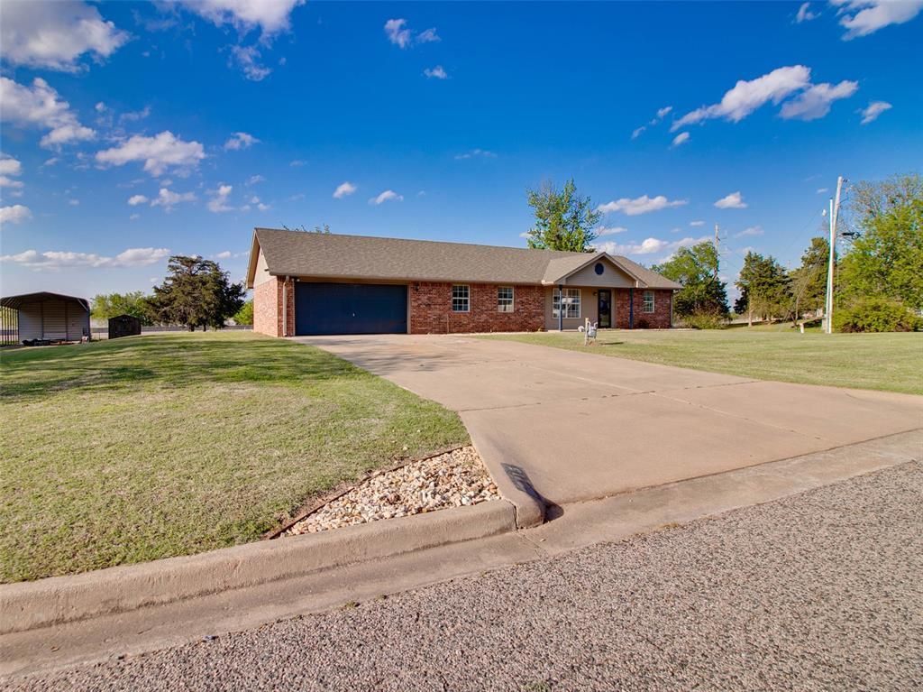 215 W 12th Street, Stroud, OK 74079 Main Photo