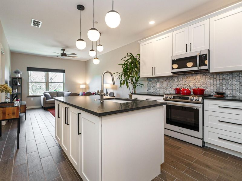 53 Buttles Avenue , Columbus, OH 43215 Photo 4