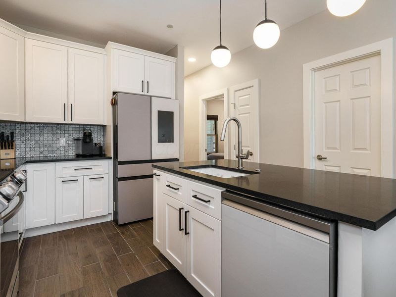 53 Buttles Avenue , Columbus, OH 43215 Photo 8