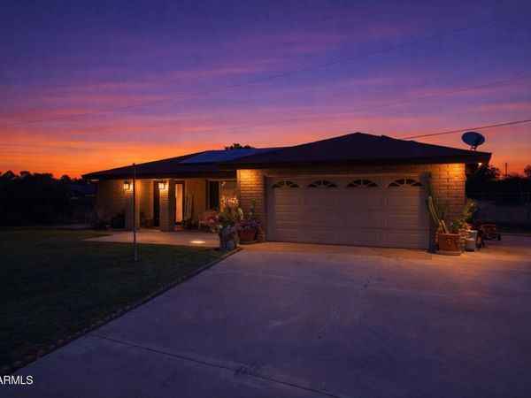 1725 N LINDSAY Road, Mesa, AZ 85213