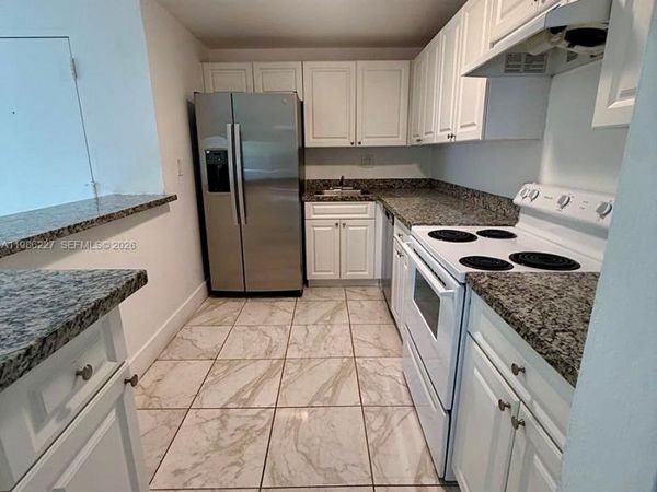 10393 N Kendall Dr , Unit U7, Miami, FL 33176