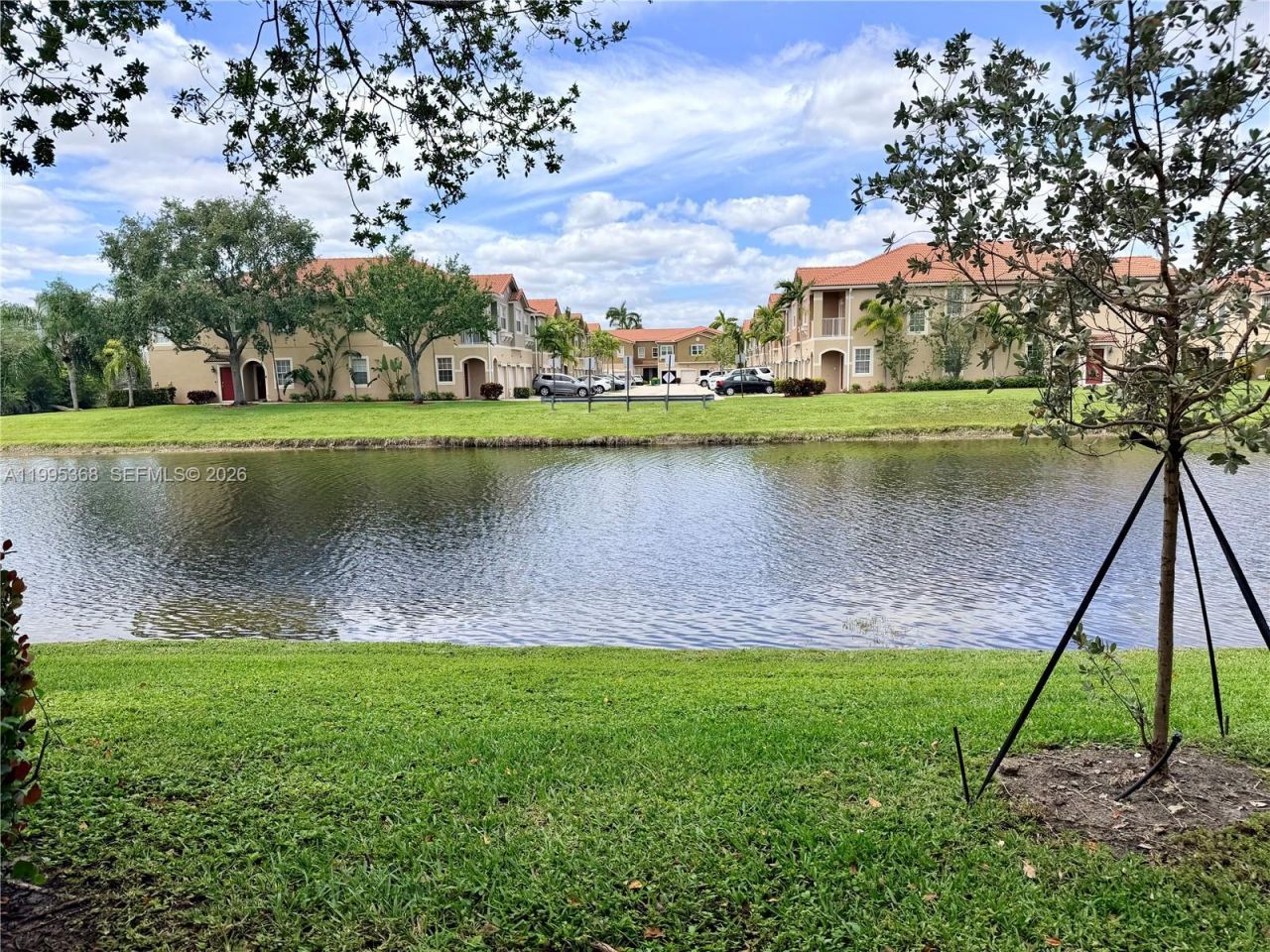 5747 Isles Cir, Unit 5747, Tamarac, FL 33321 Photo