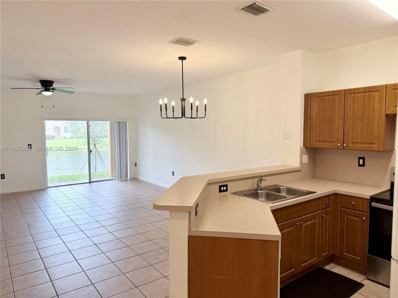 5747 Isles Cir, Unit 5747, Tamarac, FL 33321 Photo