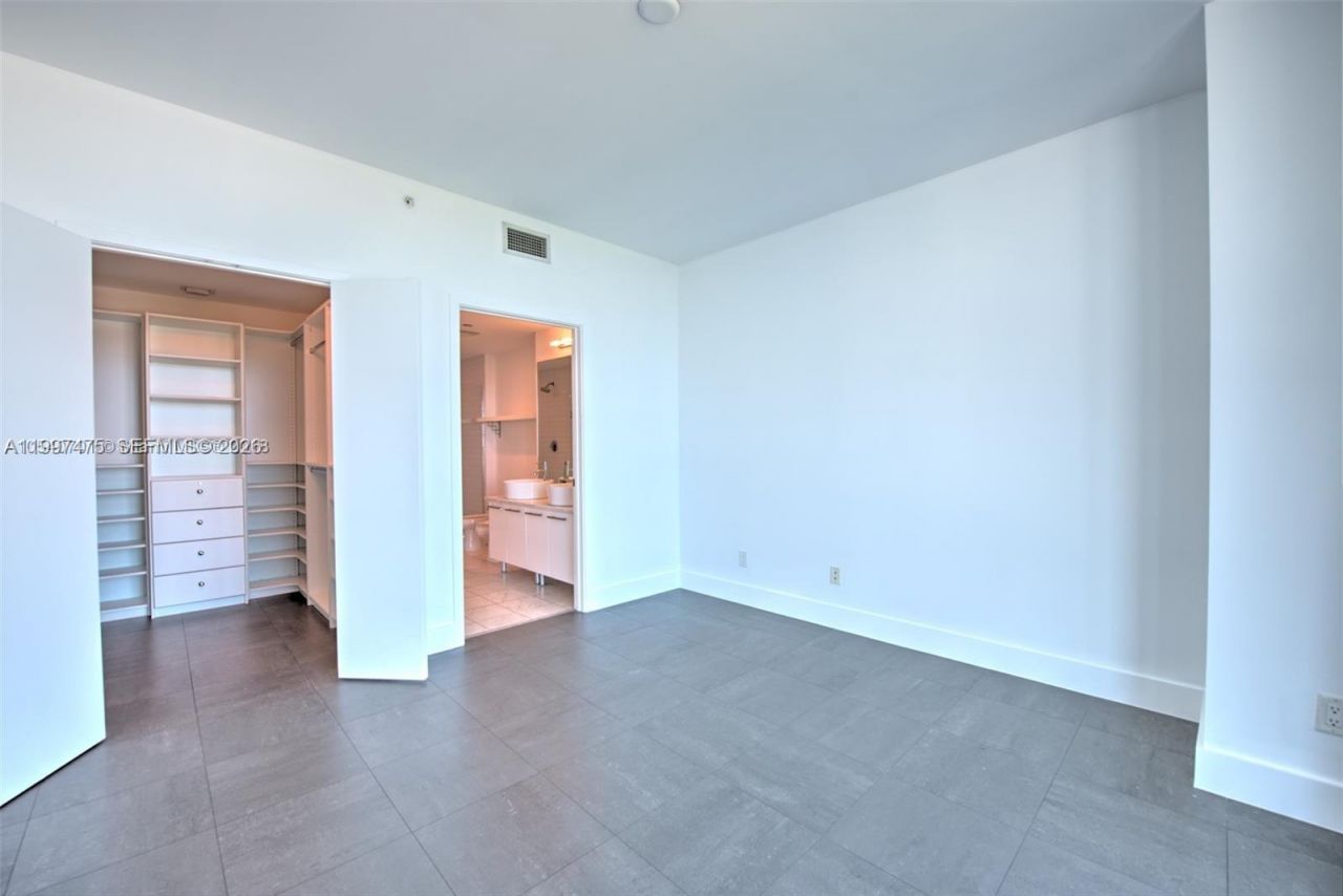 888 Biscayne Blvd, Unit 2410, Miami, FL 33132 Photo