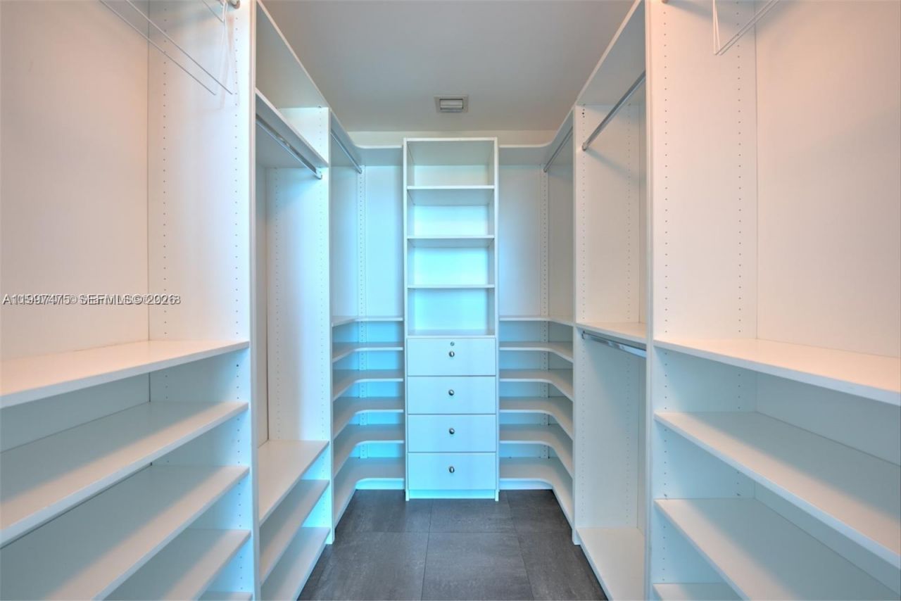 888 Biscayne Blvd, Unit 2410, Miami, FL 33132 Photo